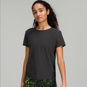 Lululemon Lightweight Stretch Running Short
Sleeve Shirt